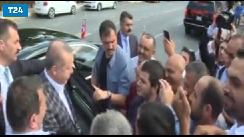 Ο Ερντογάν βούτηξε το πακέτο τσιγάρων ταξιτζή: Κόψε το κάπνισμα!